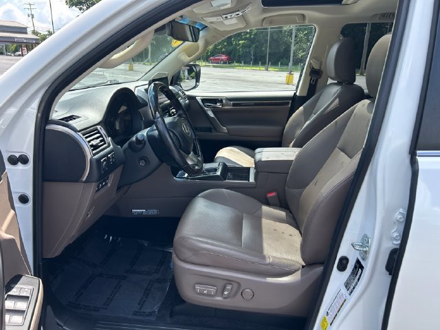 Used 2022 Lexus GX 460 Luxury w/ Sport Design Package AWD/4WD image 9