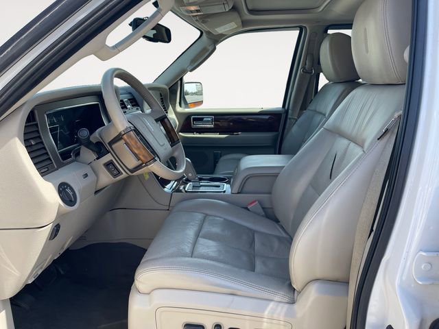Used 2014 Lincoln Navigator L 4WD image 9