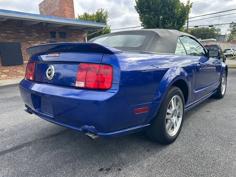 Used 2005 Ford Mustang GT Premium RWD image 3