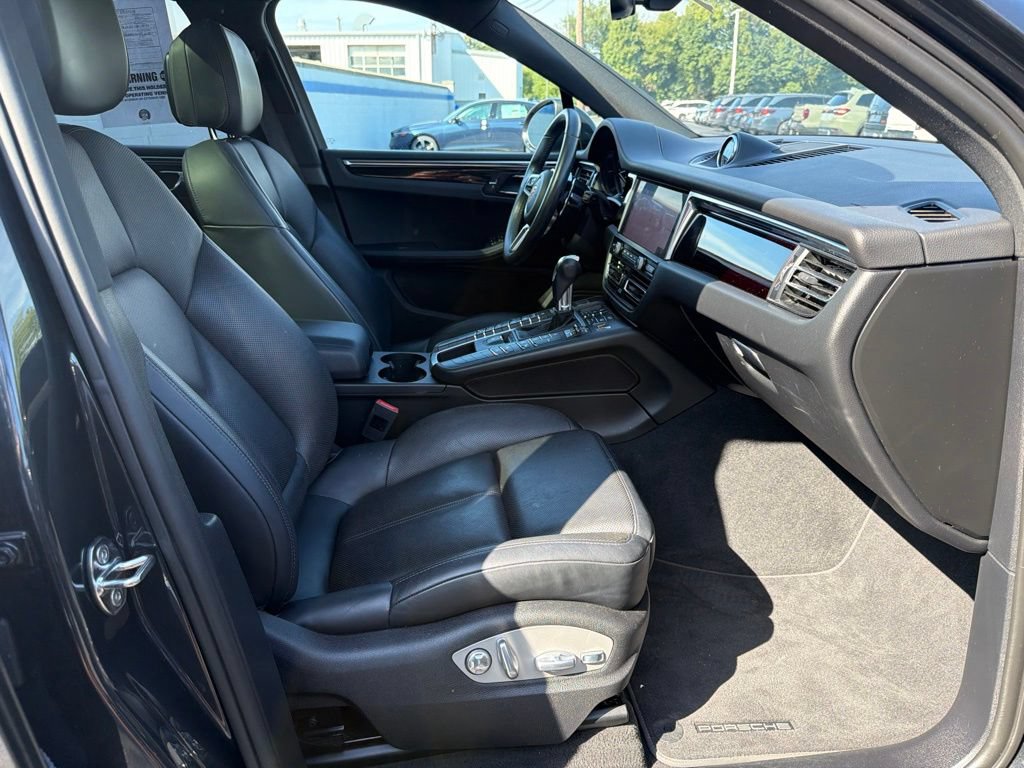Used 2020 Porsche Macan AWD/4WD image 25