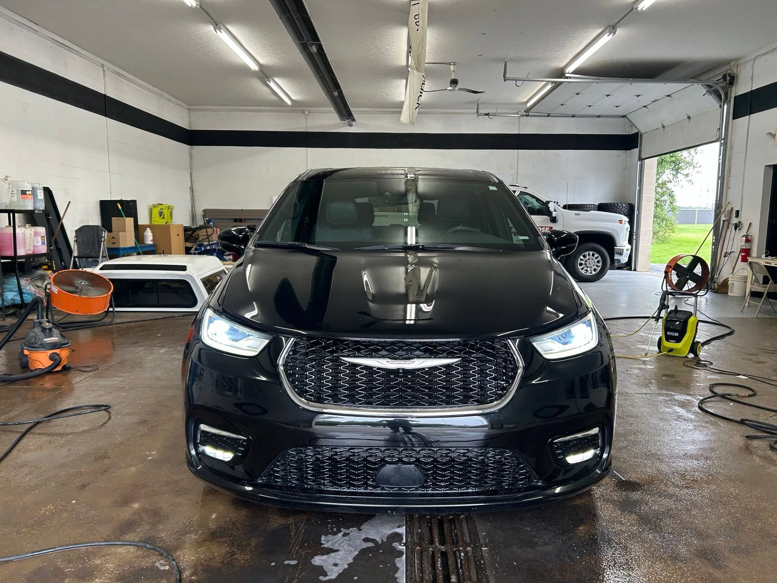 Certified 2025 Chrysler Pacifica Select FWD image 10