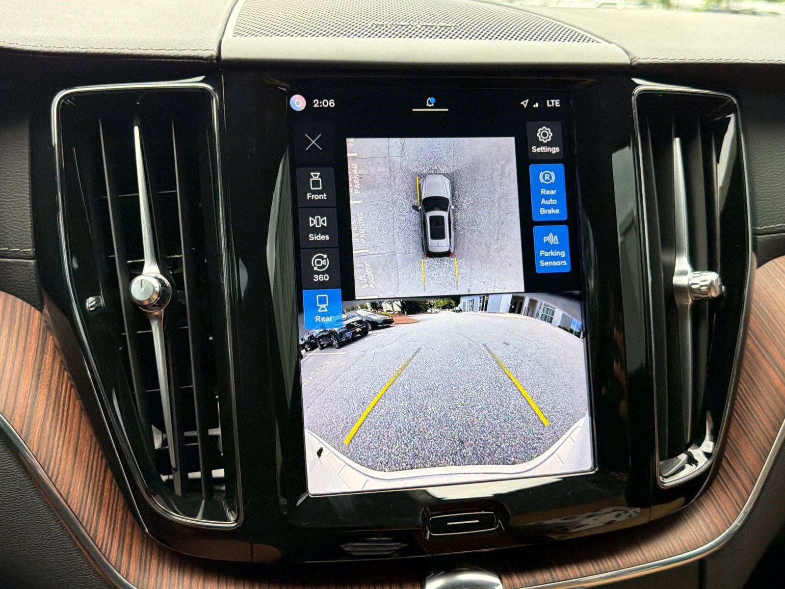 Certified 2024 Volvo XC60 B5 Ultimate w/ Protection Package Premier AWD/4WD image 24