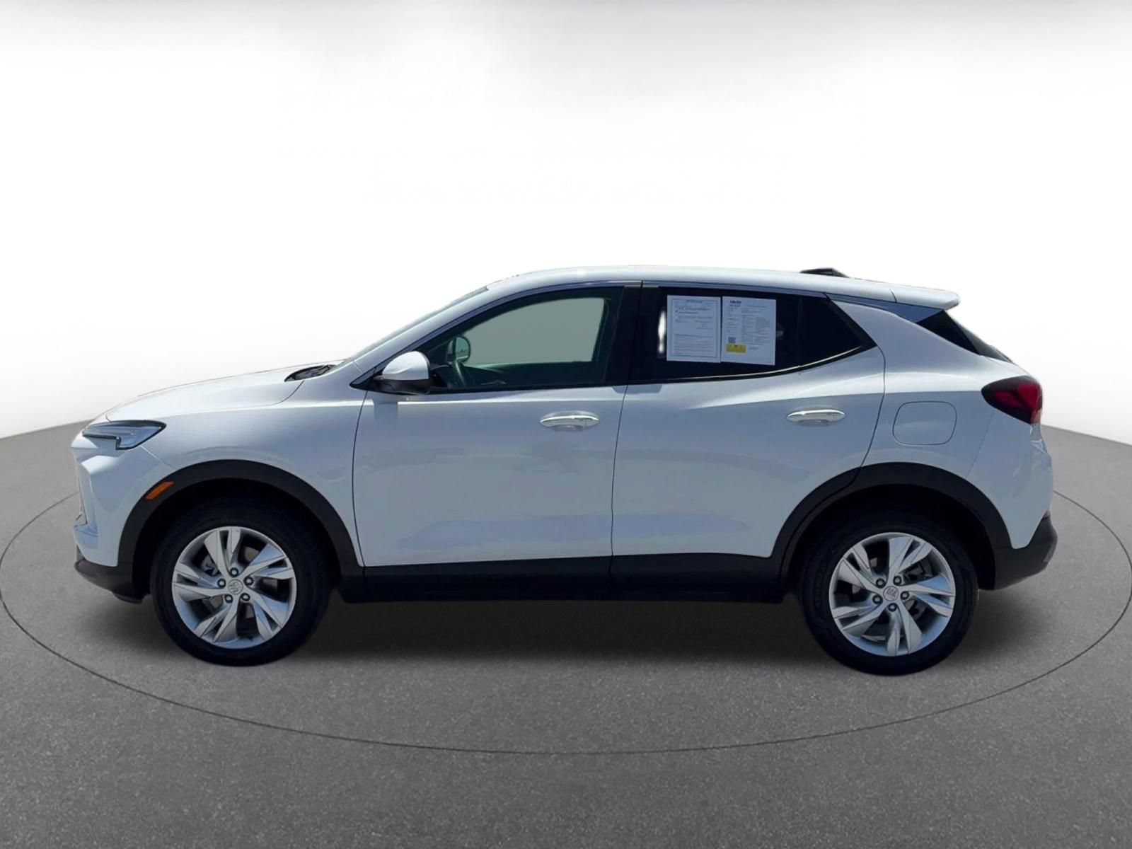 Used 2025 Buick Encore GX Preferred AWD/4WD image 9