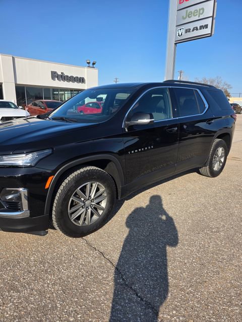 Used 2023 Chevrolet Traverse LT w/ Rear Camera Mirror Package image 3