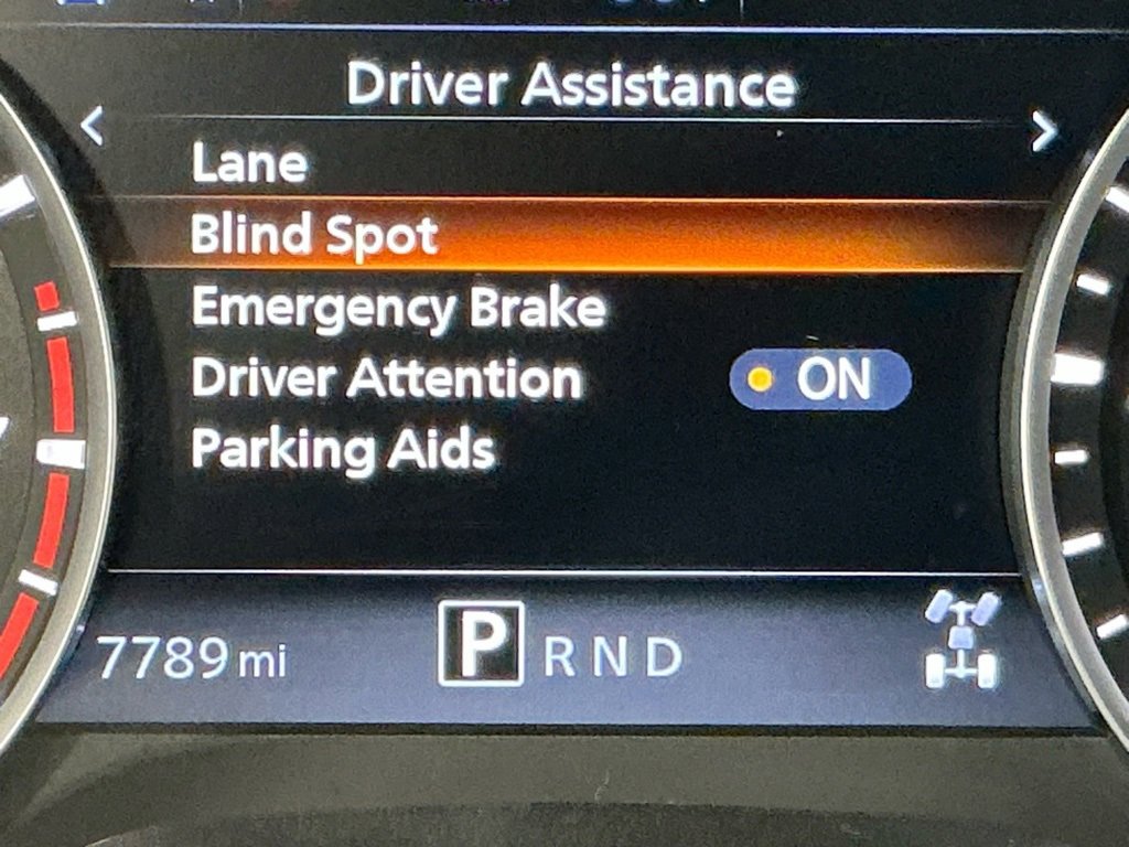 Used 2024 Nissan Titan SV w/ SV Convenience Package image 12