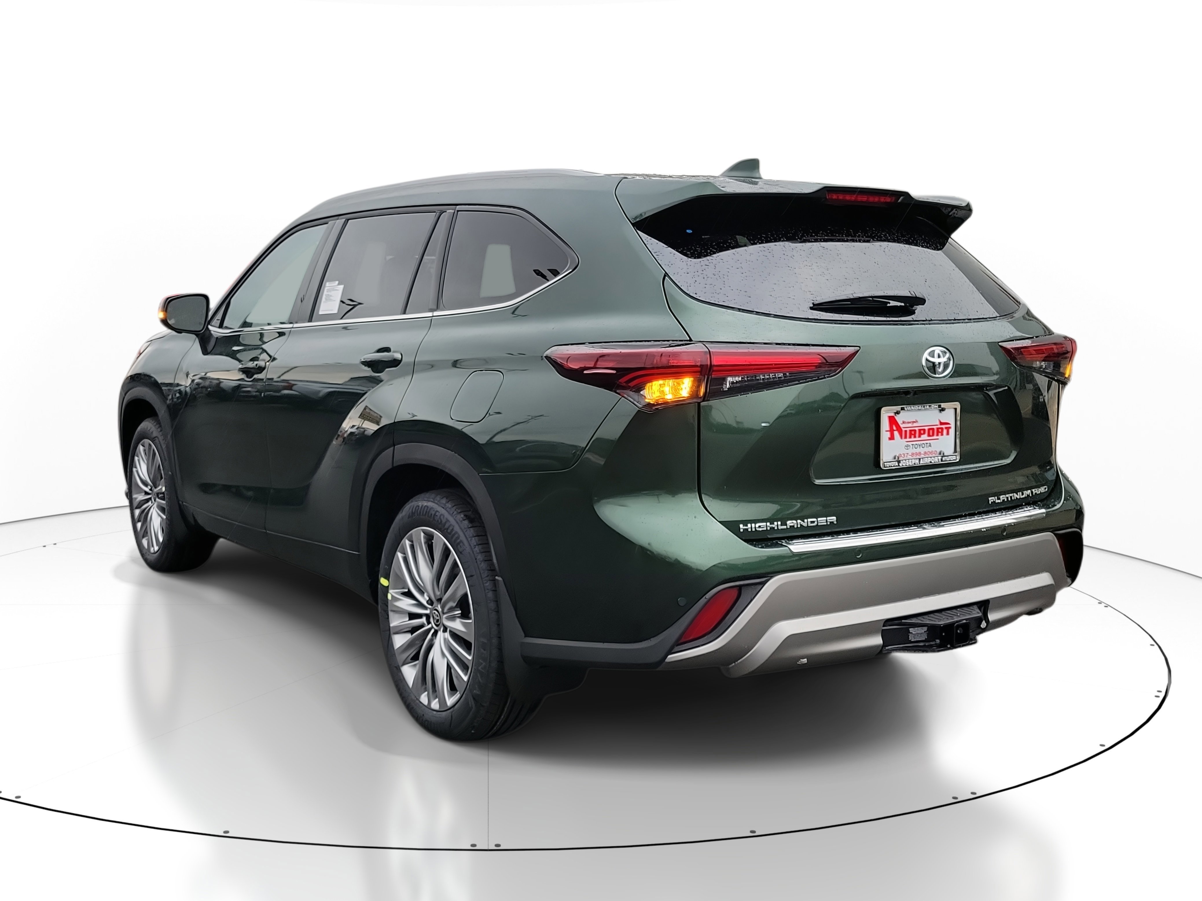 New 2025 Toyota Highlander Platinum image 3