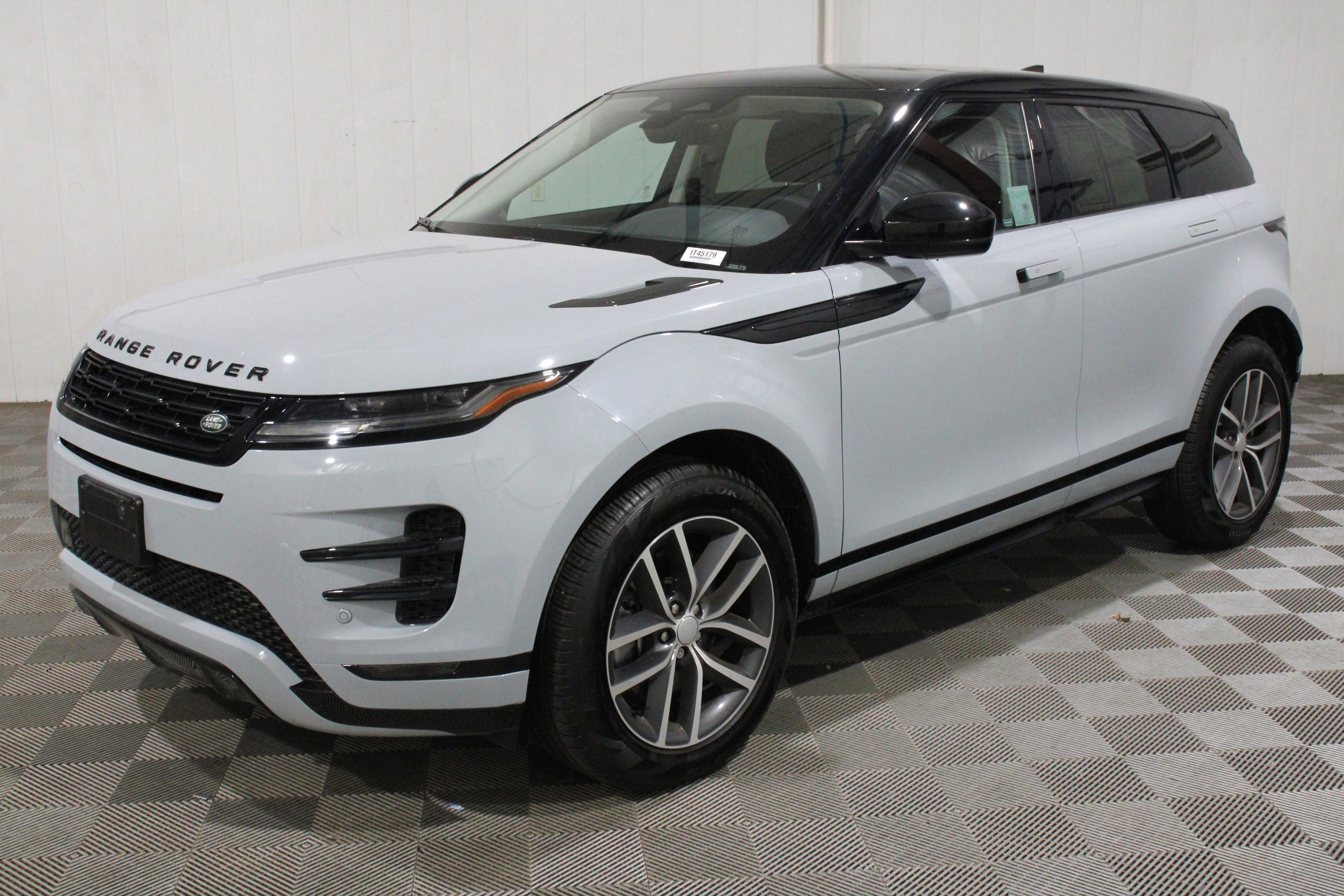 Used 2024 Land Rover Range Rover Evoque Dynamic SE AWD/4WD image 30