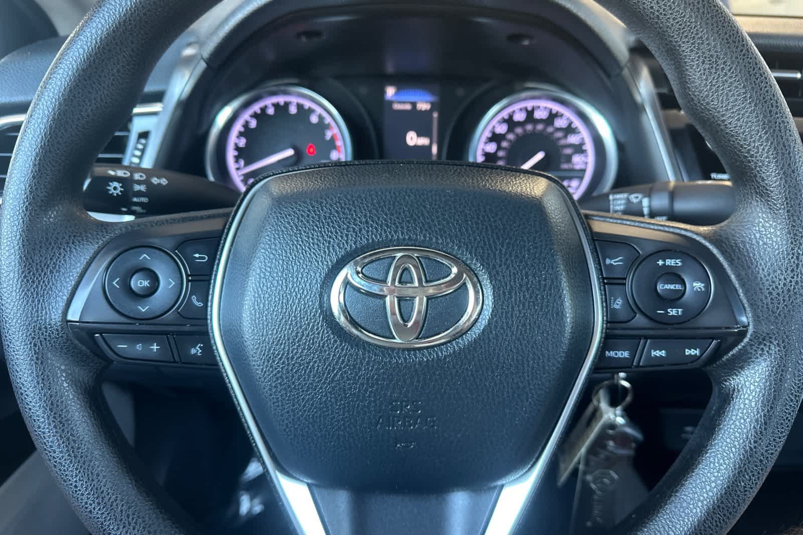 Used 2018 Toyota Camry FWD image 19