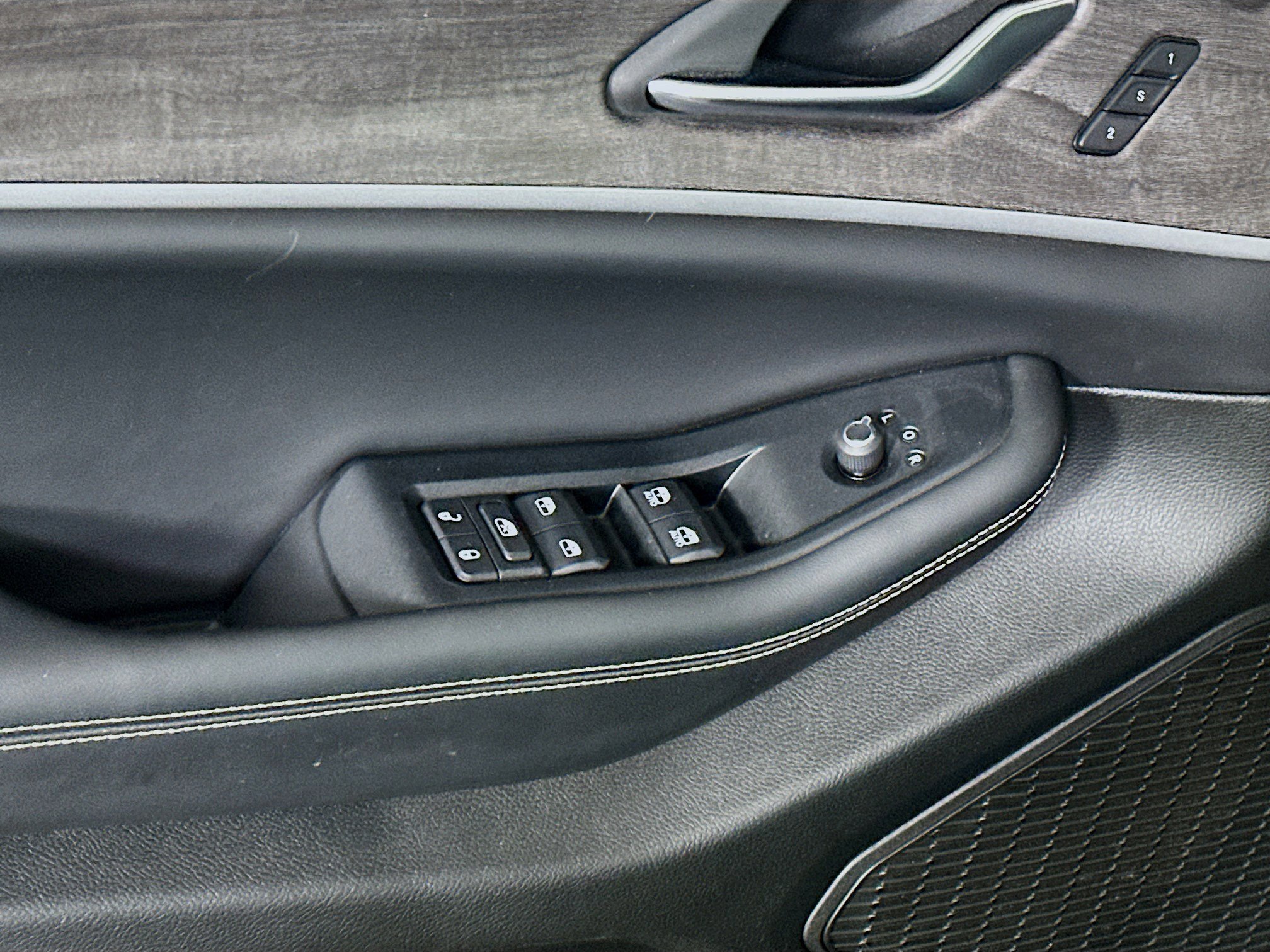 Used 2023 Jeep Grand Cherokee Limited image 15