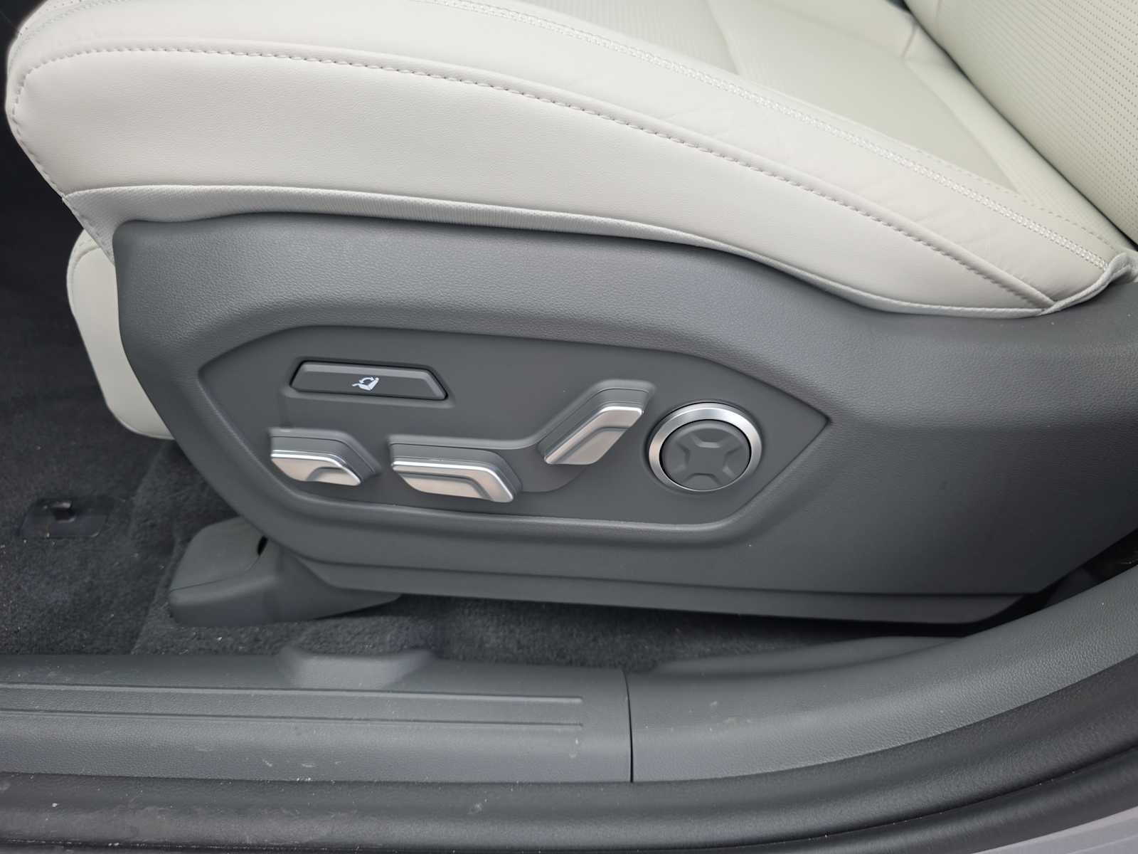 New 2026 Hyundai Santa Fe Calligraphy FWD image 14