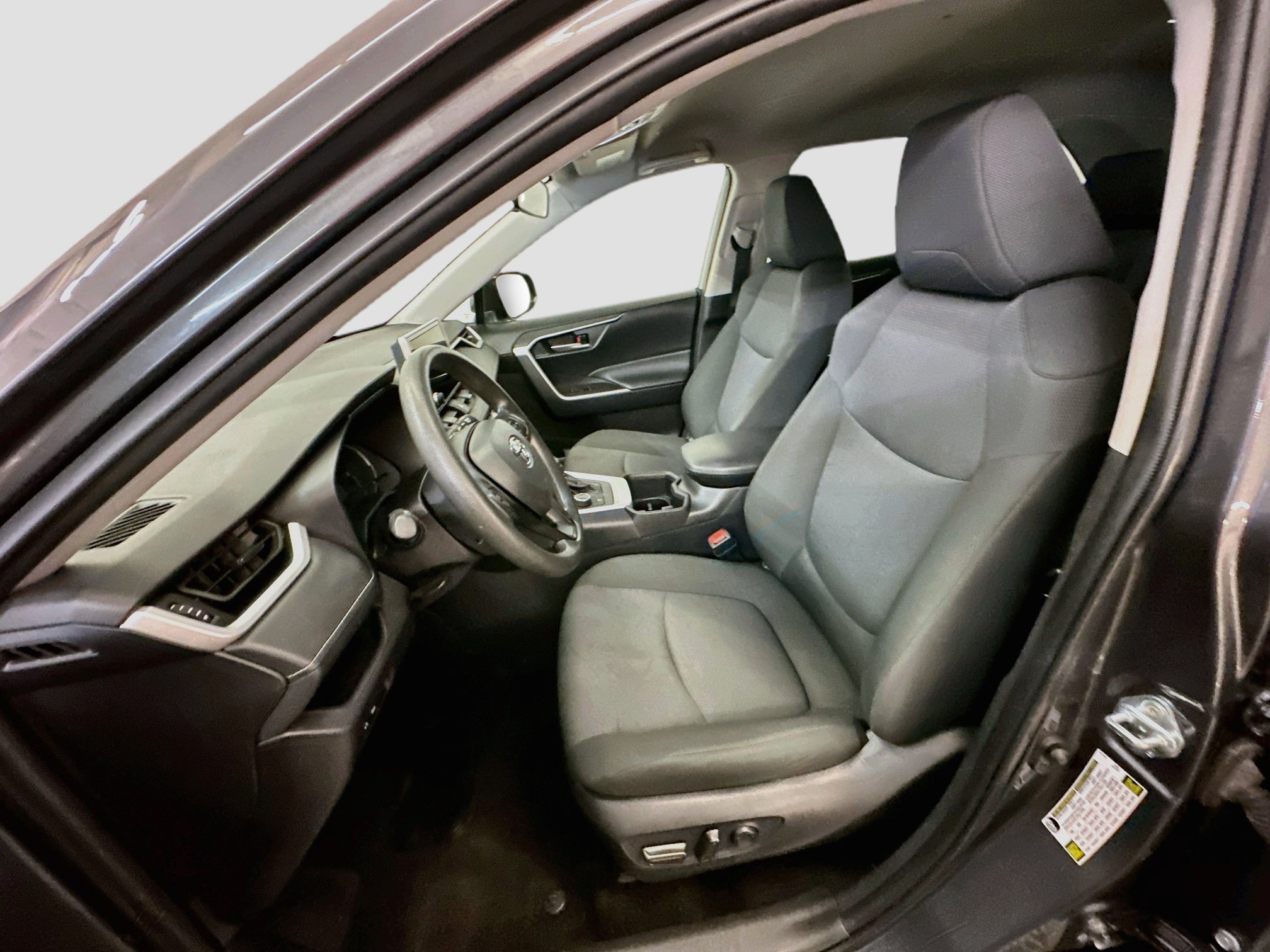 Used 2025 Toyota RAV4 XLE AWD/4WD image 13