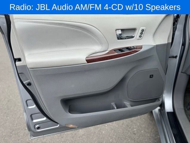 Used 2011 Toyota Sienna Limited w/ Premium Pkg image 12