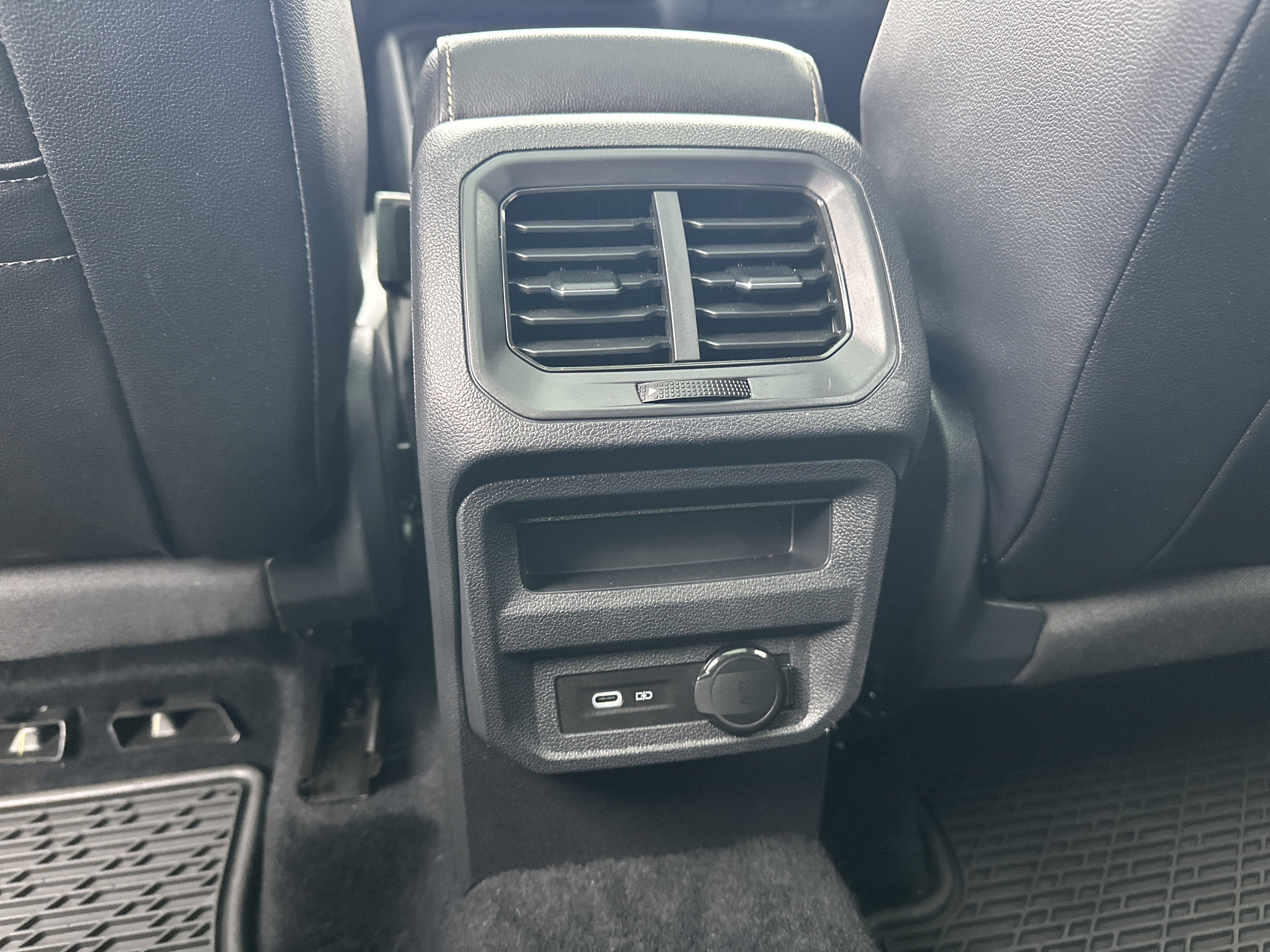 Used 2022 Volkswagen Tiguan SE image 23