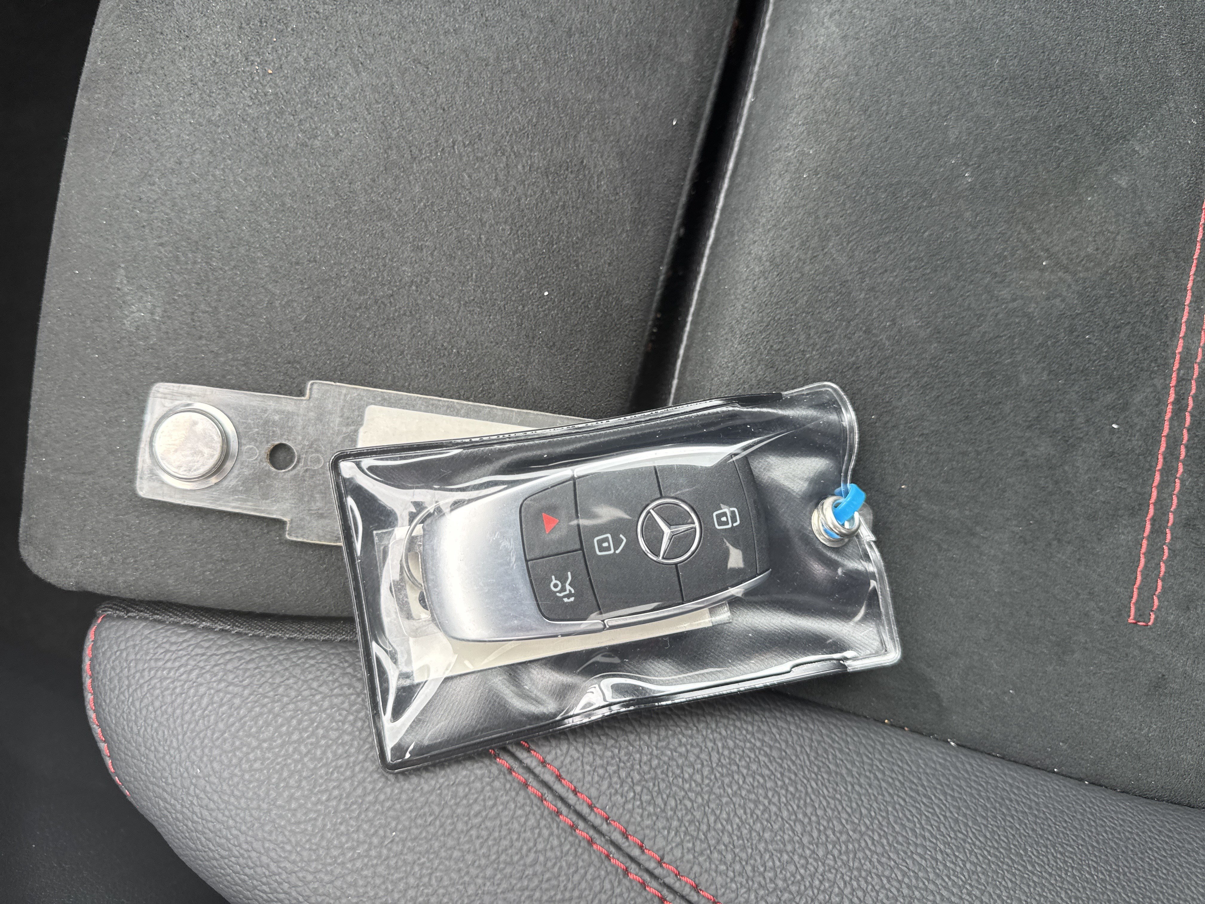 Certified 2025 Mercedes-Benz GLB 250 4MATIC image 38