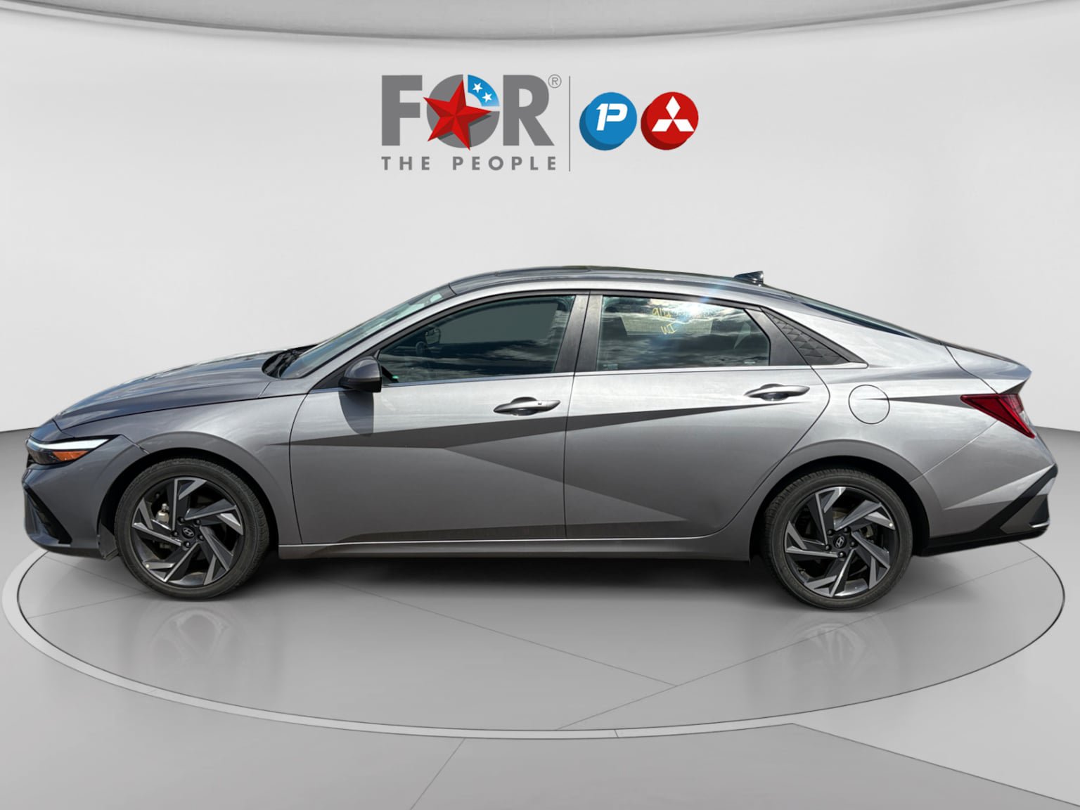 Used 2025 Hyundai Elantra SEL FWD image 2