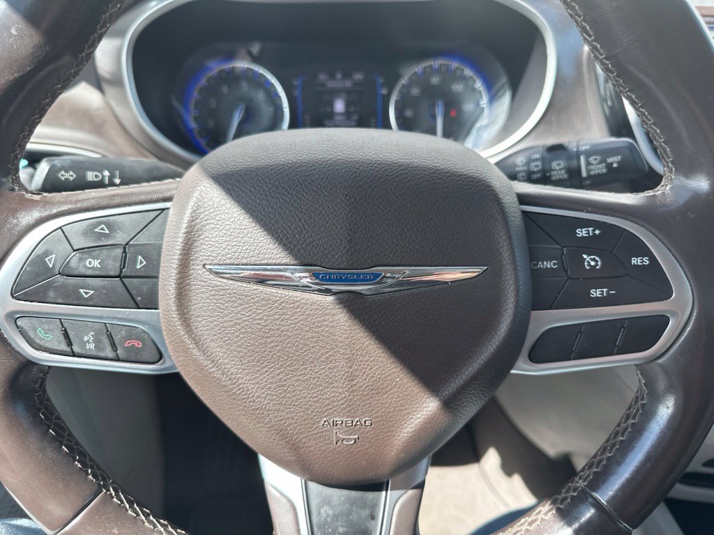 Used 2017 Chrysler Pacifica Touring-L FWD image 36