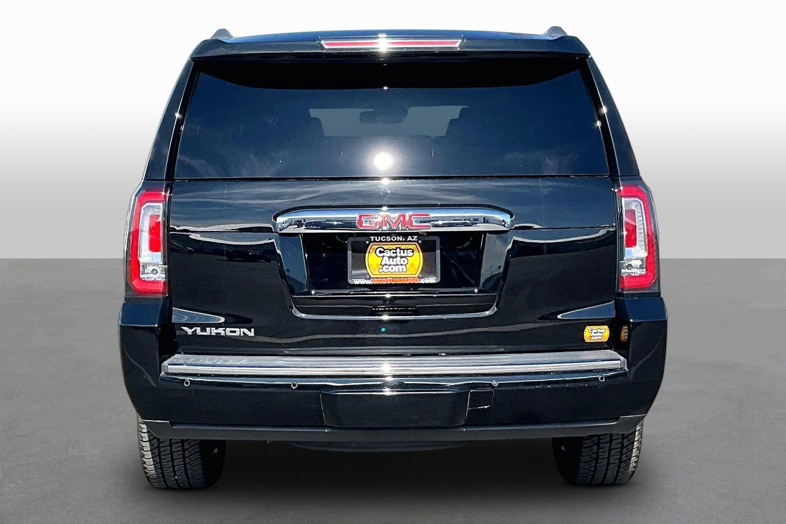 Used 2015 GMC Yukon Denali w/ Premium Package AWD/4WD image 4