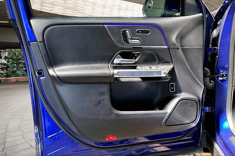 Used 2021 Mercedes-Benz GLB 250 w/ Premium Package image 14