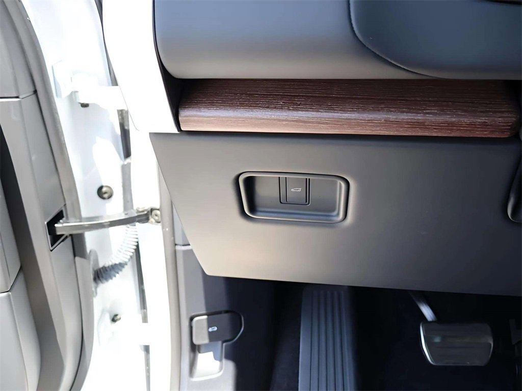 Used 2024 Land Rover Range Rover SE image 15