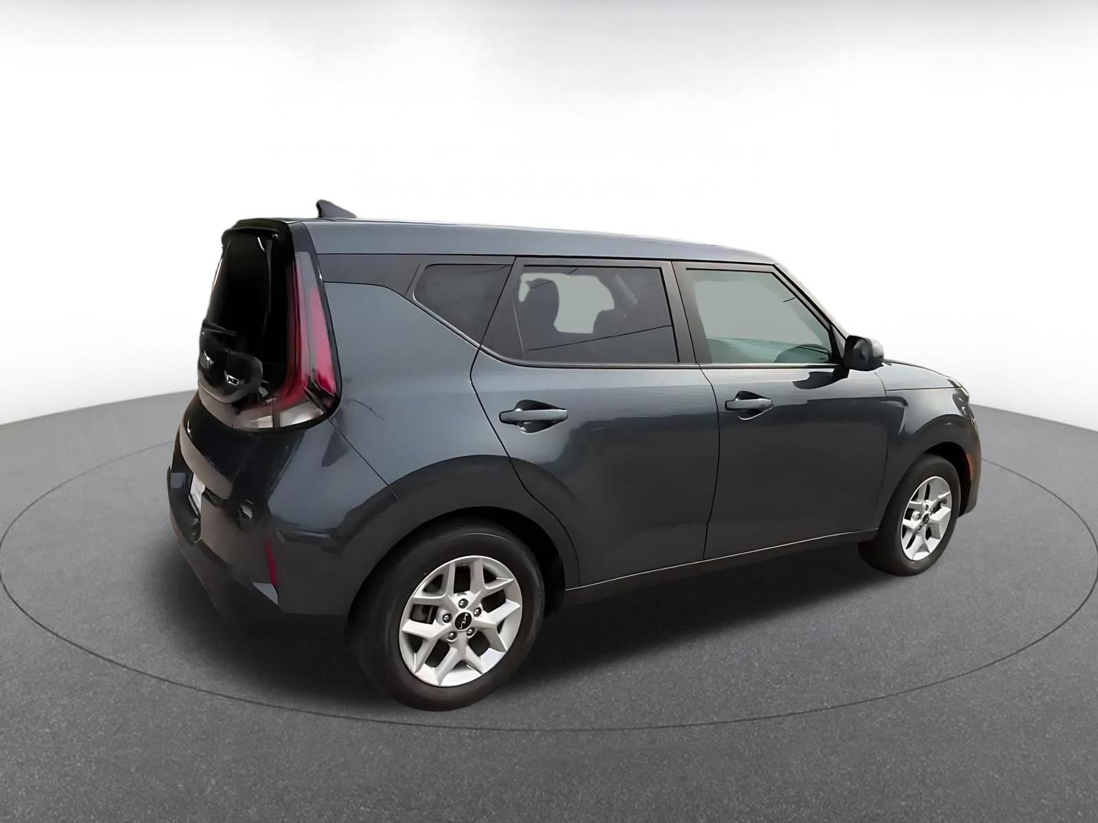 Used 2025 Kia Soul LX w/ LX Technology Package FWD image 14