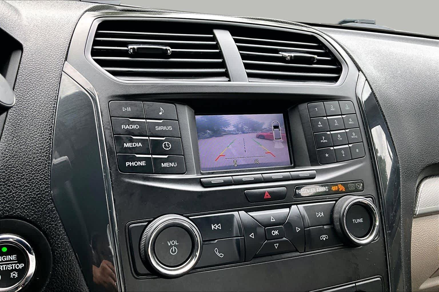 Used 2018 Ford Explorer XLT FWD image 25
