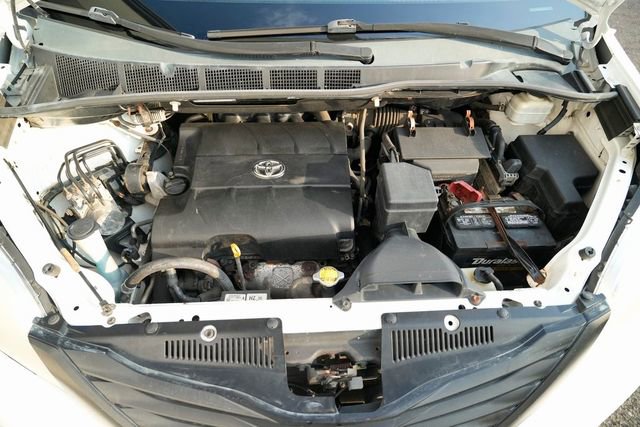 Used 2011 Toyota Sienna image 16