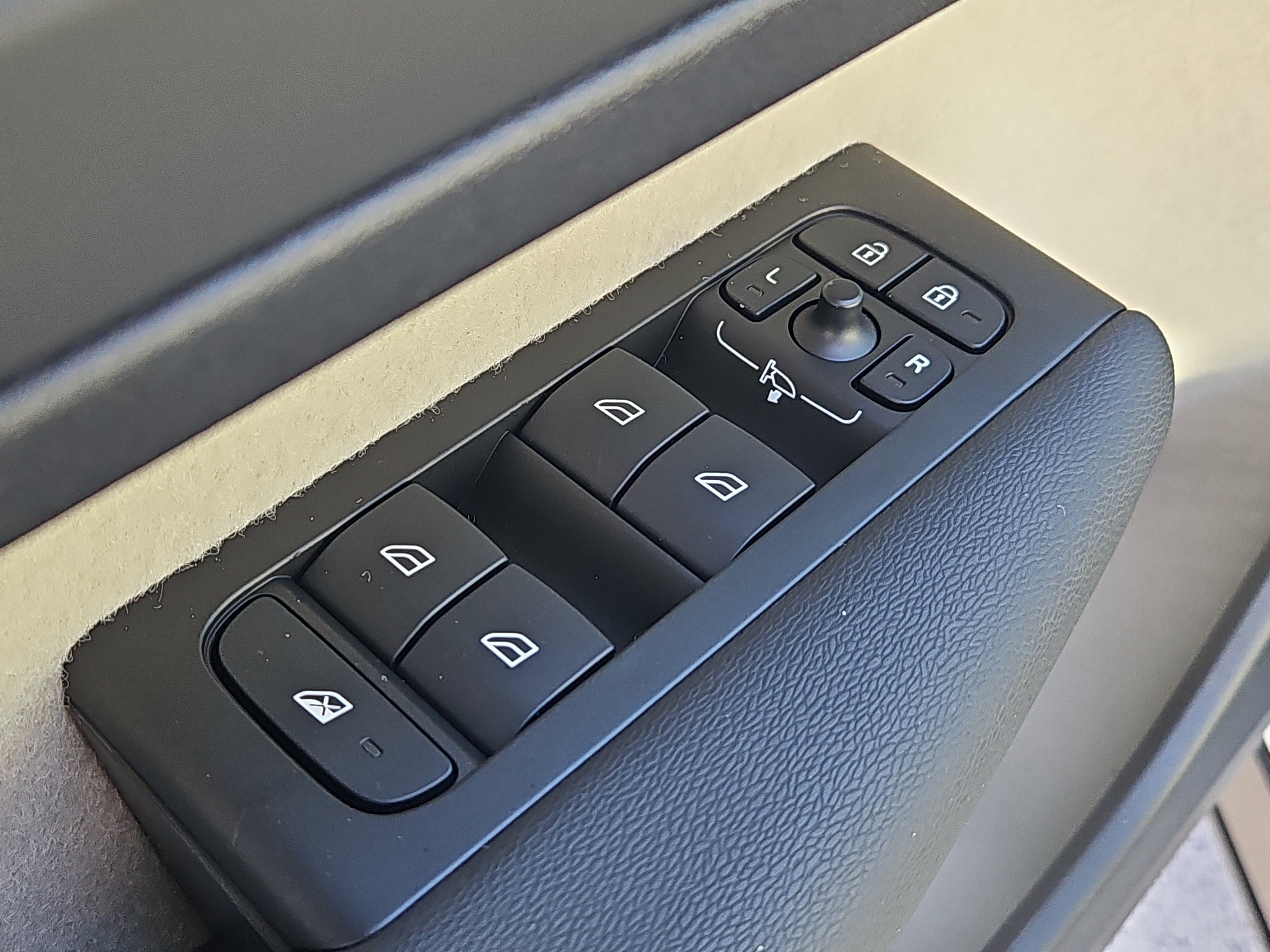 New 2026 Volvo XC40 B5 Plus w/ Protection Package Premier image 17