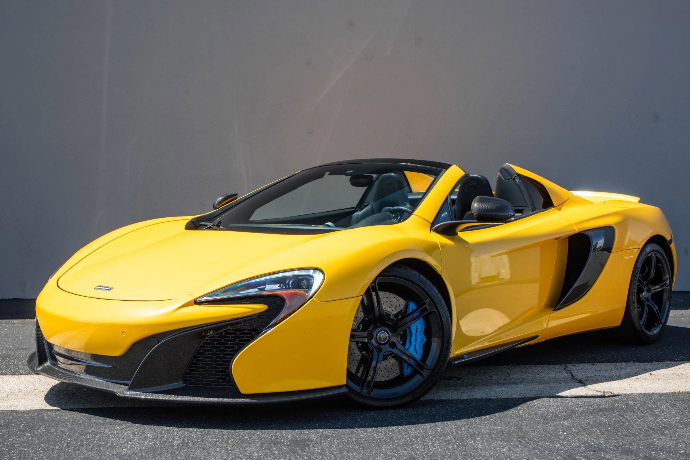 Used 2015 McLaren 650S Spider image 2