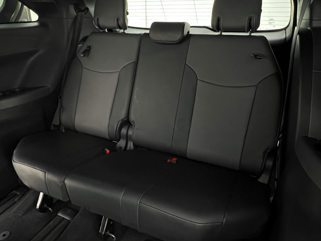 Used 2022 Toyota Sienna XSE w/ XSE Plus Package FWD image 16