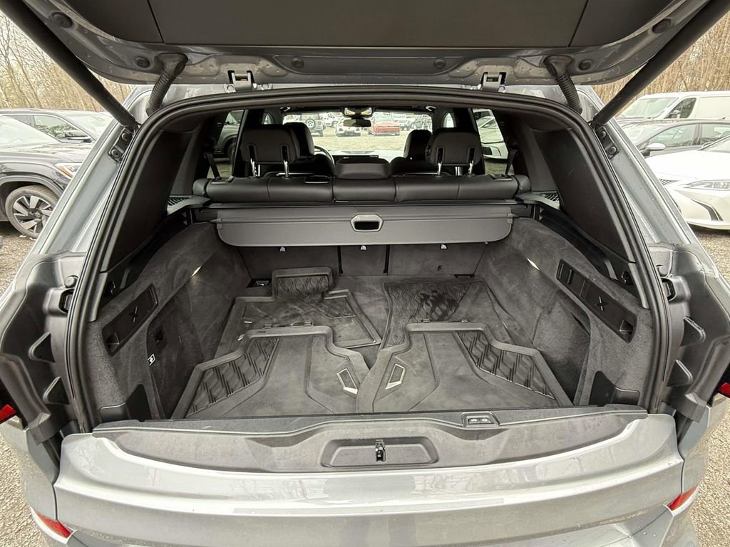 Used 2024 BMW X5 xDrive50e w/ M Sport Package image 11
