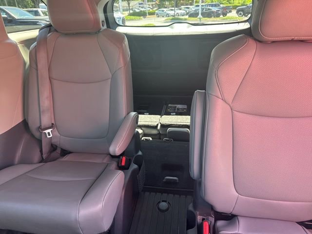 Used 2024 Toyota Sienna XLE FWD image 13