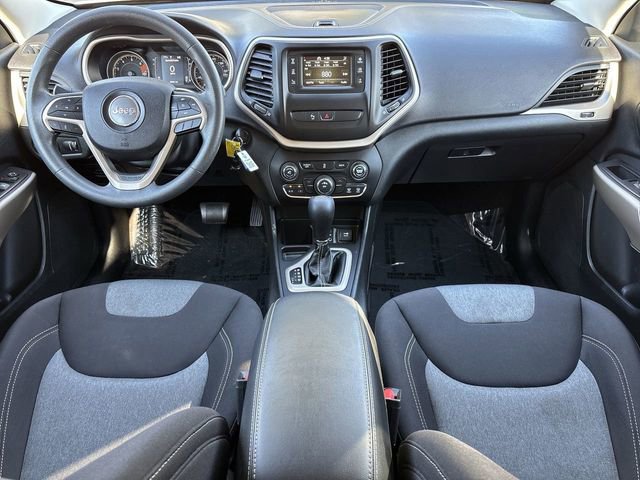 Used 2018 Jeep Cherokee Latitude w/ Safety Group image 14