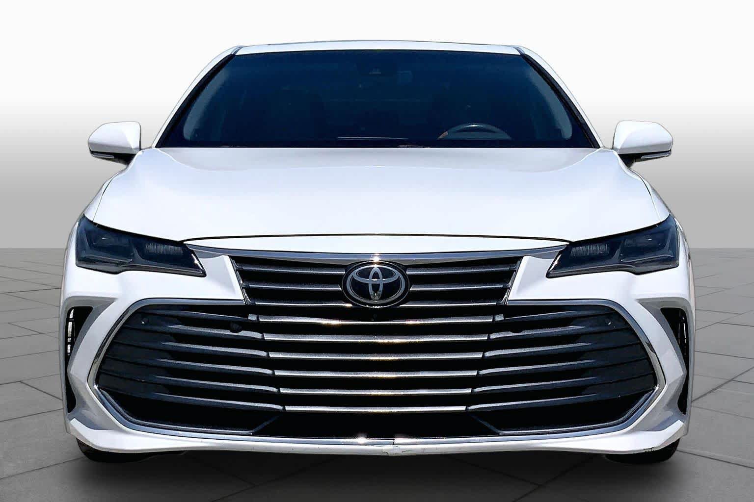 Used 2022 Toyota Avalon Limited w/ Advanced Safety Package FWD image 4