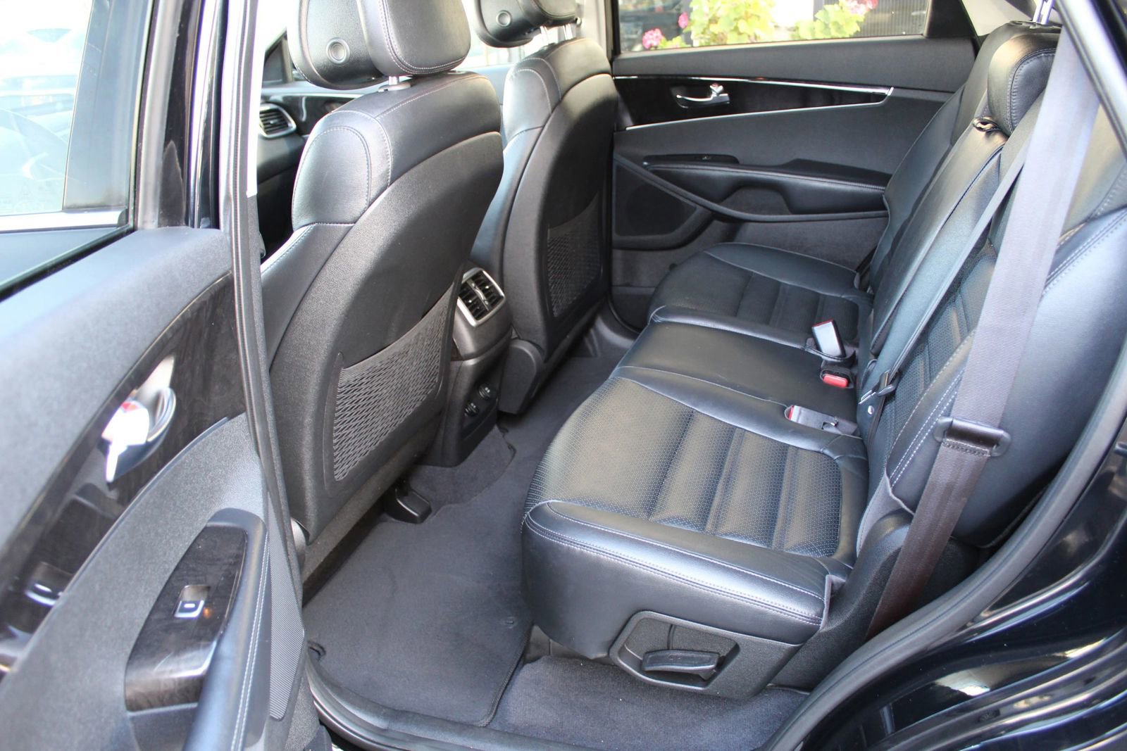 Used 2016 Kia Sorento EX FWD image 12