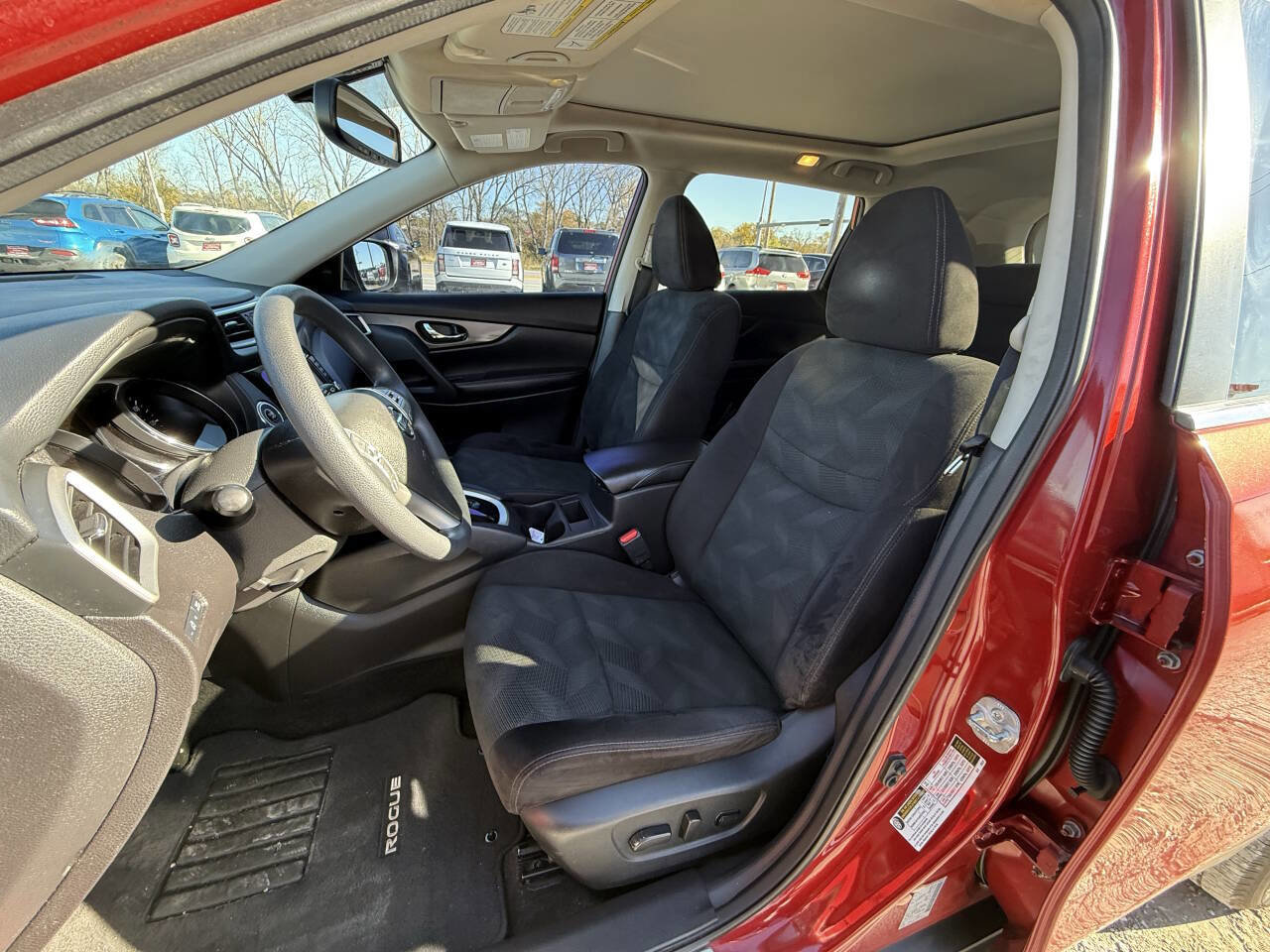 Used 2014 Nissan Rogue SV w/ SV Premium Package image 18