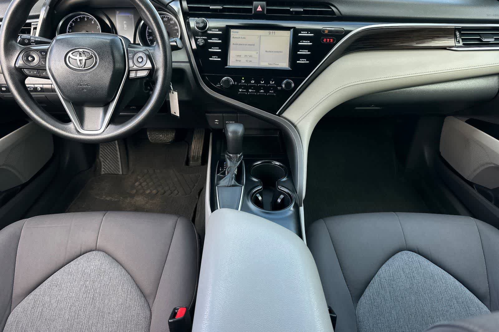 Used 2018 Toyota Camry LE FWD image 4