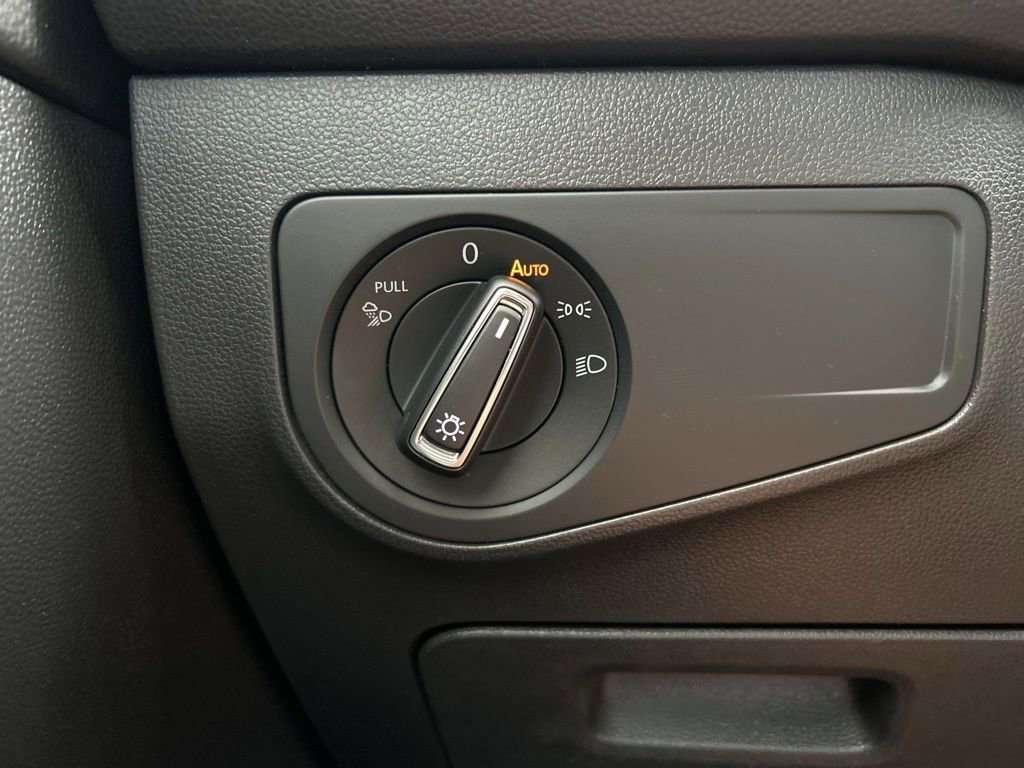 Used 2022 Volkswagen Tiguan SEL R-Line image 31