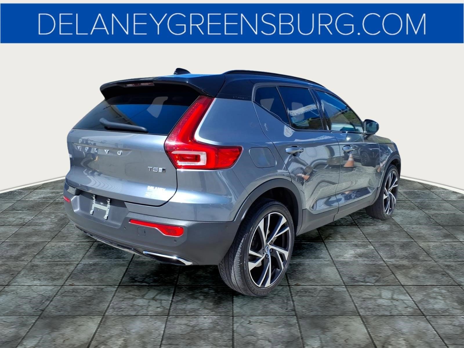 Used 2019 Volvo XC40 T5 R-Design image 3