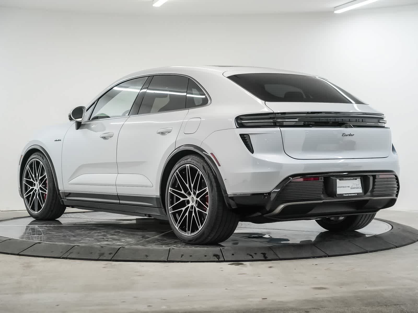 New 2026 Porsche Macan Turbo Electric AWD/4WD image 3