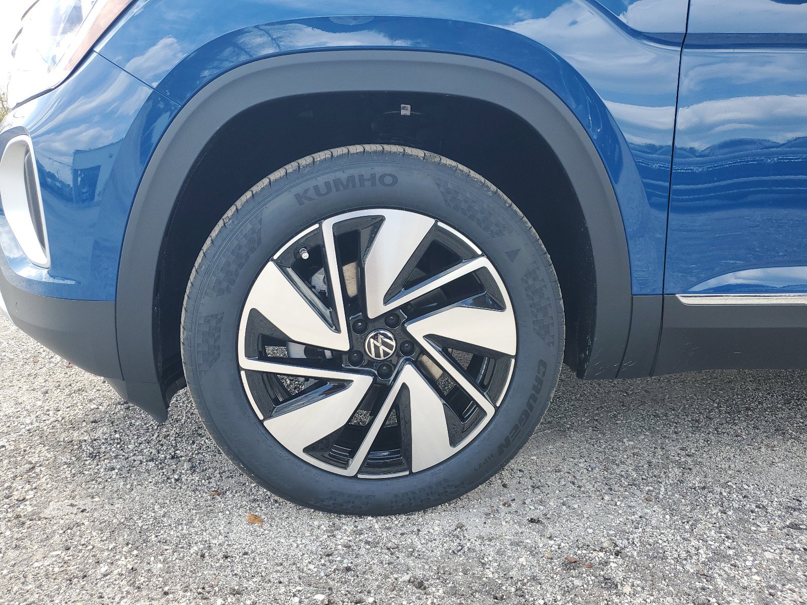 New 2025 Volkswagen Atlas SEL image 10