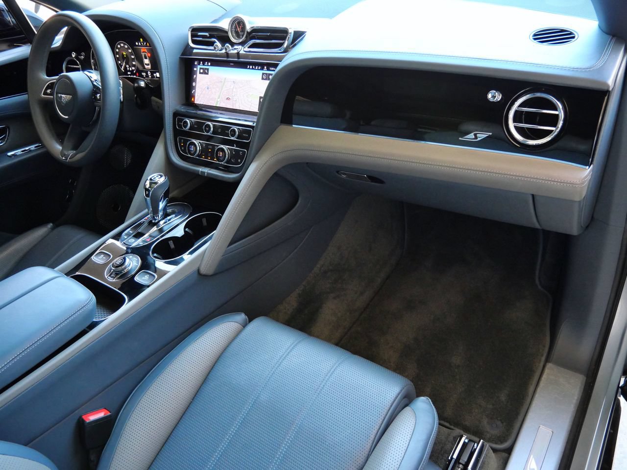 Used 2022 Bentley Bentayga AWD/4WD image 2