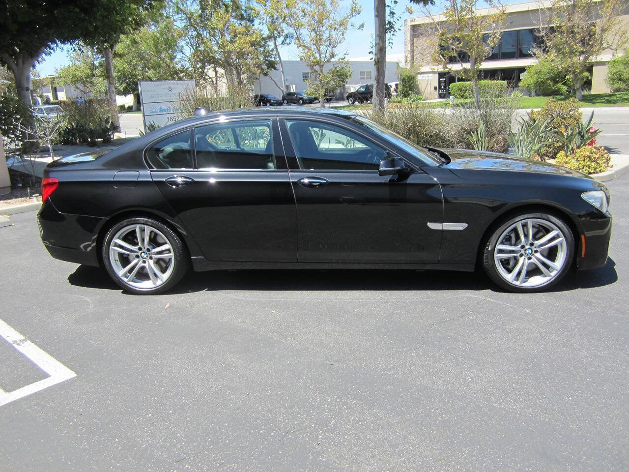 Used 2013 BMW 750i RWD image 3