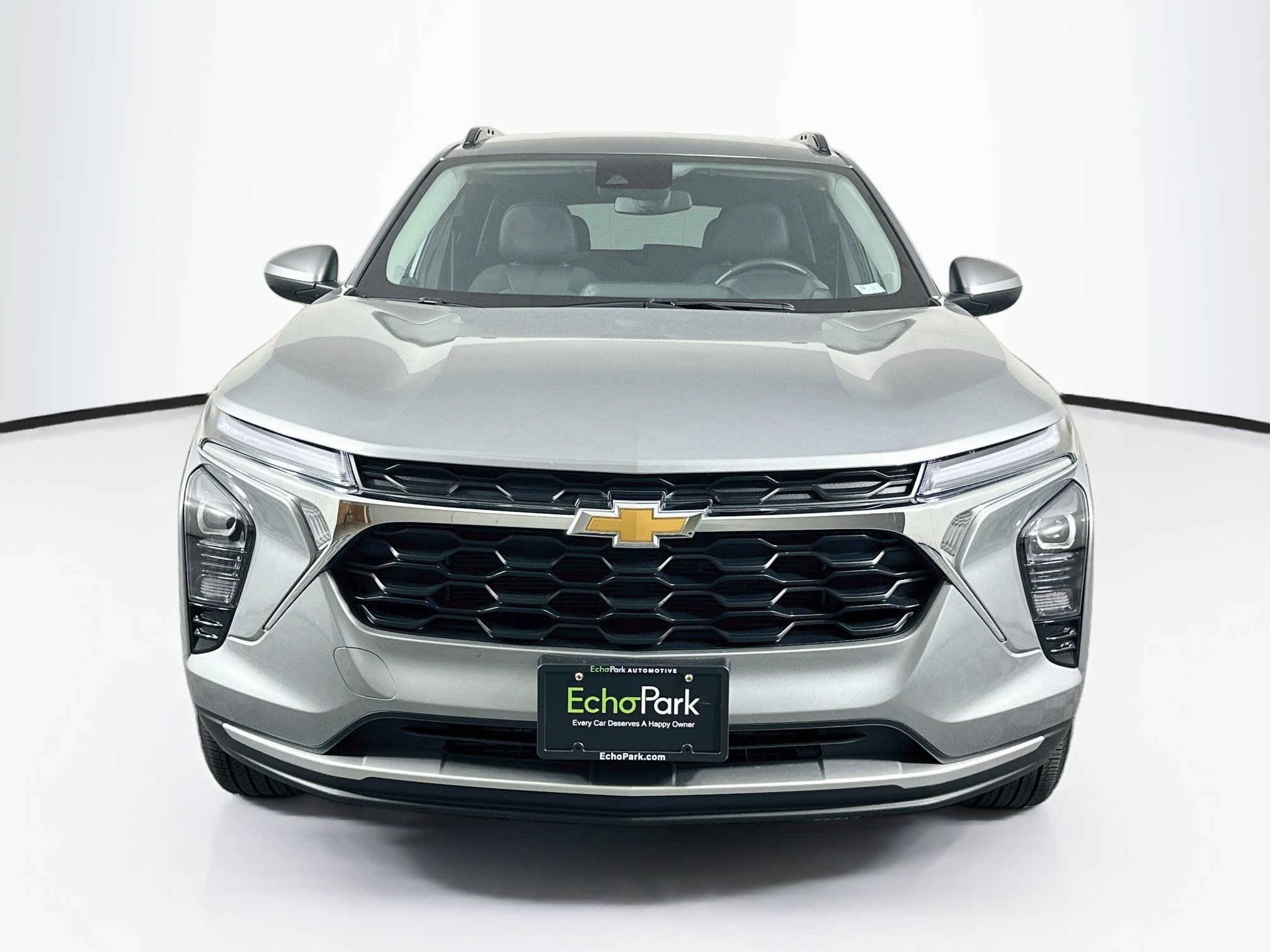 Used 2025 Chevrolet Trax LT w/ LT Convenience Package FWD image 2