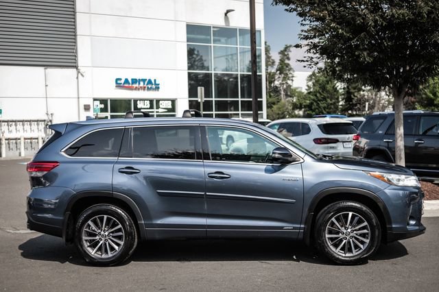 Used 2017 Toyota Highlander XLE AWD/4WD image 11