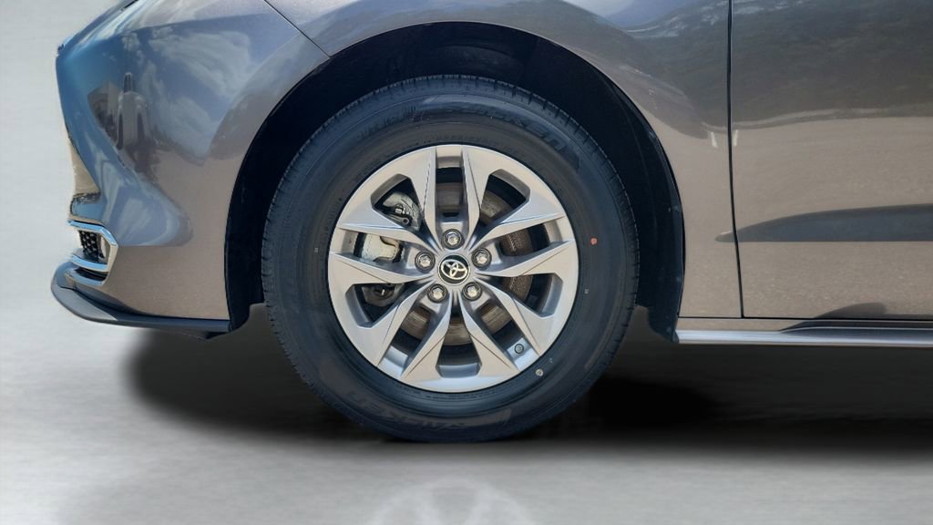 Certified 2024 Toyota Sienna XLE FWD image 28