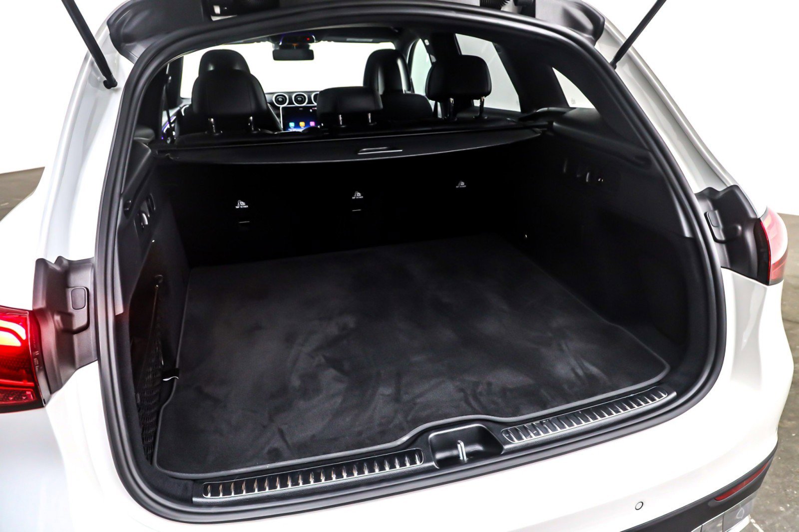 Certified 2025 Mercedes-Benz GLC 300 image 24