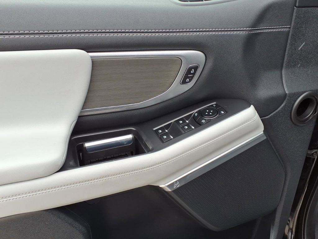 Used 2025 Ford Expedition Max Platinum image 12