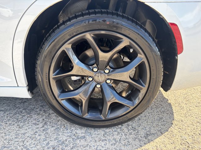 Used 2022 Chrysler 300 Touring w/ Sport Appearance Package image 27