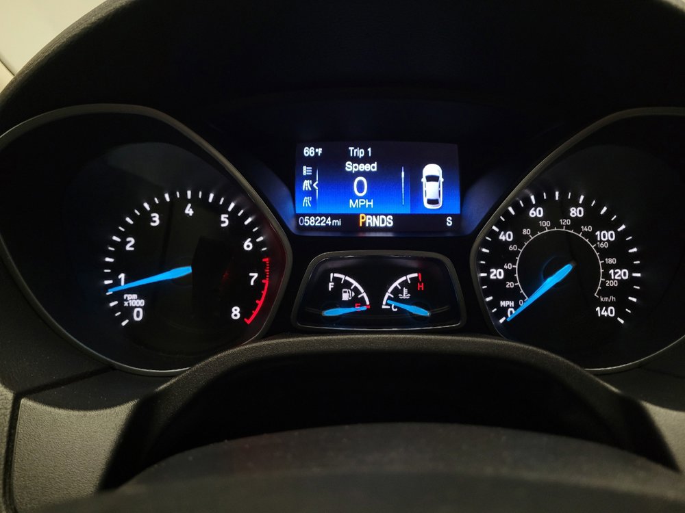 Used 2016 Ford Focus SE w/ SE Sport Package FWD image 23