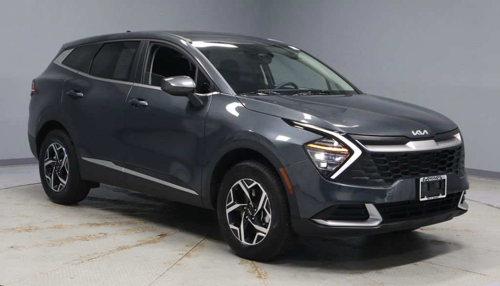Used 2025 Kia Sportage LX image 1